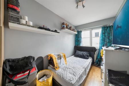 108 Woodvale Walk SE27 0EY-6.jpg