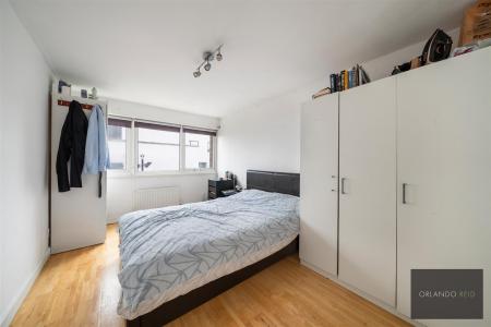 108 Woodvale Walk SE27 0EY-5.jpg