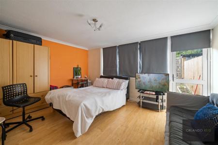 108 Woodvale Walk SE27 0EY-10.jpg