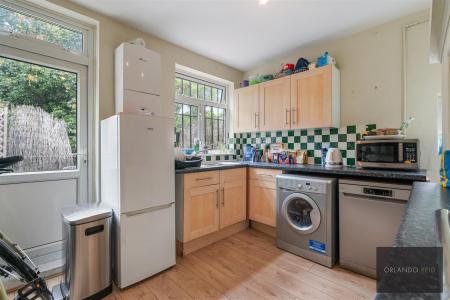 134 Edgeley Road SW4 6HB-6.jpg