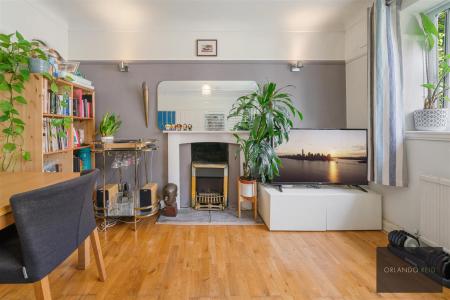 Flat 28, Poynders Court SW4 8NL-2.jpg