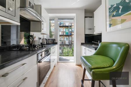 Flat 28, Poynders Court SW4 8NL-7.jpg