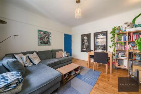 Flat 28, Poynders Court SW4 8NL-3.jpg