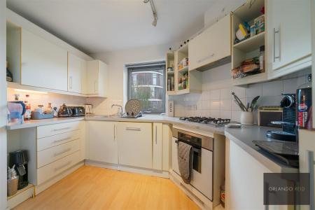 Flat 41, Ashfield Court SW9 9BB-6.jpg