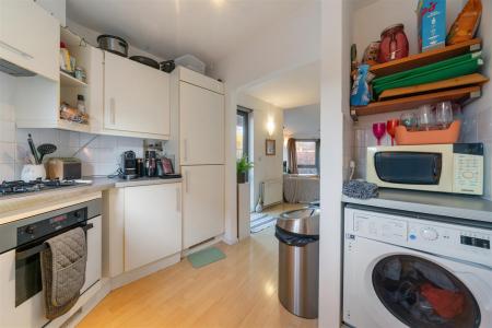 Flat 41, Ashfield Court SW9 9BB-No Watermark-7.jpg