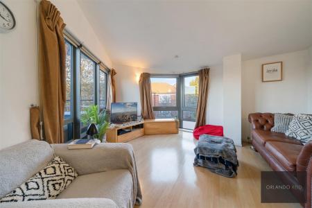 Flat 41, Ashfield Court SW9 9BB-9.jpg