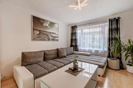 8617606-interior02-800.jpg
