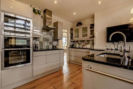 8585627-interior20-800.jpg
