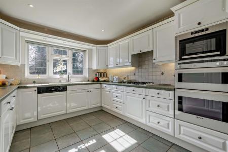 8640469-interior10-800.jpg