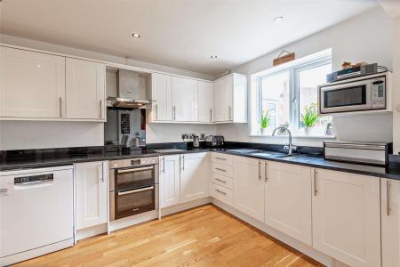 8589401-interior17-800.jpg