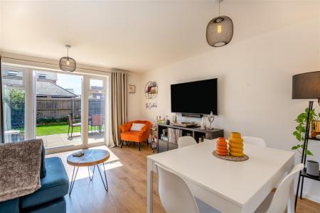 8646130-interior04.jpg