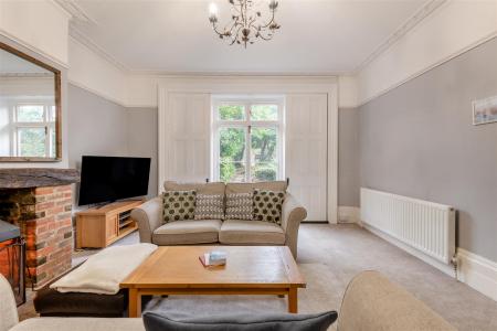 8630394-interior25.jpg