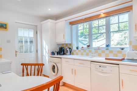 8643837-interior10.jpg