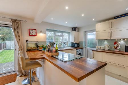 8637336-interior01.jpg
