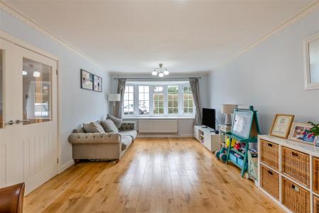 8637336-interior05.jpg