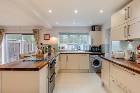 8637336-interior18.jpg