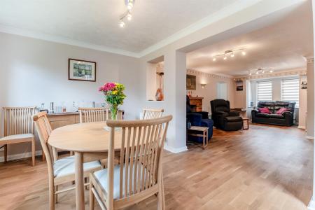 8644419-interior04.jpg