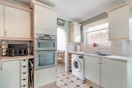 8644140-interior11.jpg