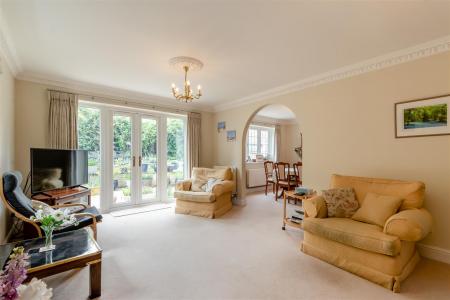 8644726-interior03.jpg