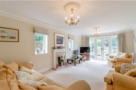 8644726-interior02.jpg