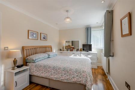 8646189-interior17.jpg