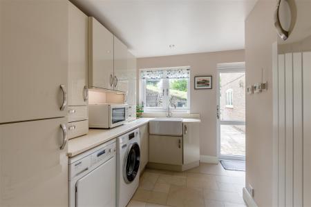 8646194-interior02.jpg