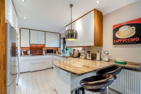 8527408-interior01.jpg