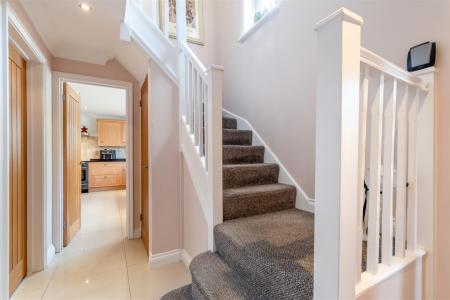 8646963-interior10.jpg
