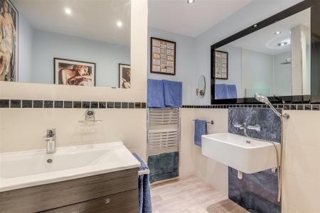 8650538-interior17.jpg