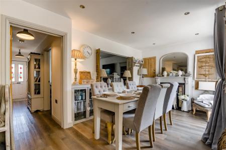 8650932-interior17.jpg