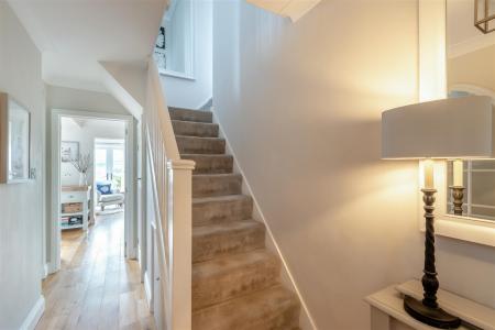 8653942-interior01.jpg