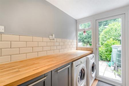 8651747-interior01.jpg