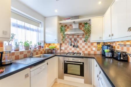8655029-interior10.jpg