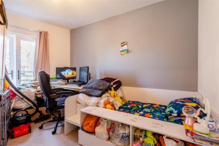 8654691-interior02.jpg