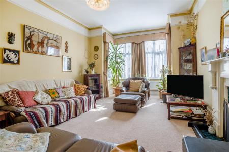 8654290-interior06.jpg