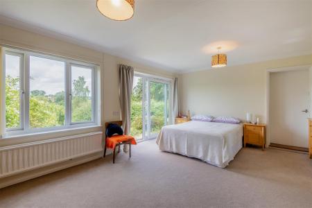 8654583-interior10.jpg