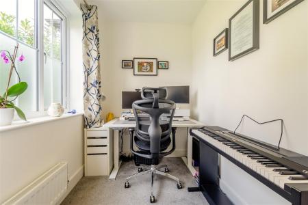 8657641-interior10.jpg