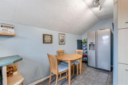 8658069-interior13.jpg