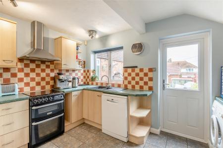 8658069-interior12.jpg