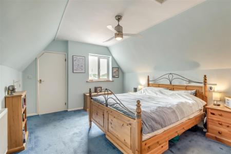 8658069-interior01.jpg