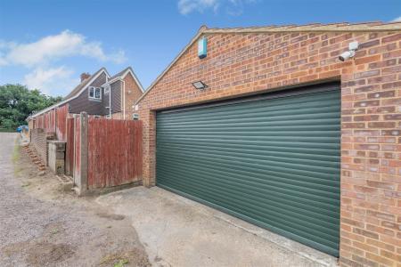 8658069-exterior10.jpg