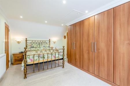 8659289-interior18.jpg