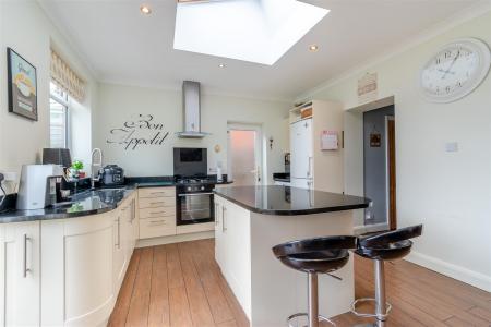 8664282-interior10.jpg
