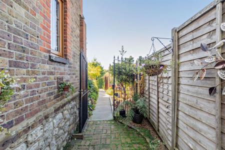 8666530-exterior23-800.jpg