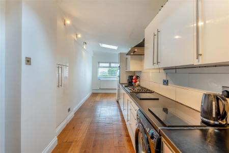 8632380-interior12.jpg