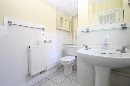 Bathroom 1.jpg