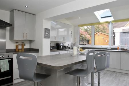 Kitchen 1.jpg