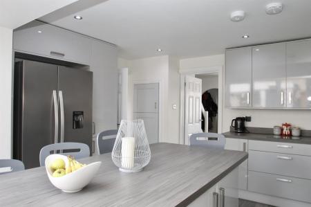 Kitchen 2.jpg