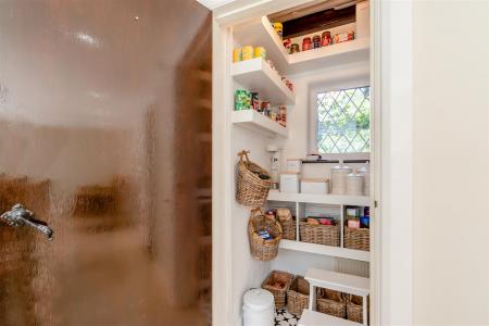 8645200-interior02.jpg