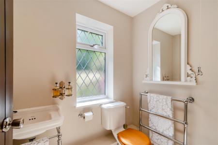 8645200-interior08.jpg